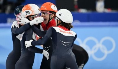 短道速滑女子3000米接力决赛:中国队夺得铜牌