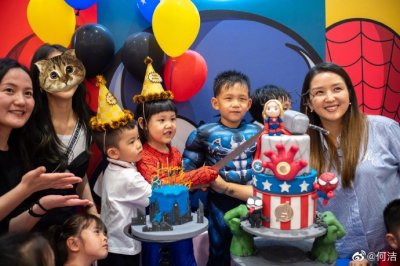 何洁为儿子办五岁生日派对 七宝与小朋友疯玩笑开怀
