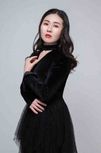 近日,歌手张雪儿2021年推出最新单曲《路过的人》