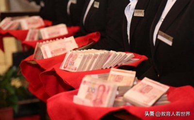 中小学教师年终奖会怎么发?有人欢乐有人愁,欠发达地区老师高兴