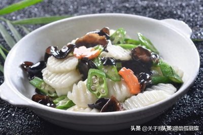 泡木耳切记不要只用清水,多加2样,5分钟就泡发,木耳又大又干净