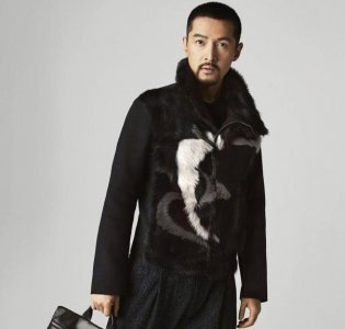 胡歌最新大片!寸头胡渣男人味十足,可网友却想念他荣耀9“奶奶灰”