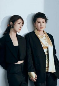 嫁圈外丈夫的张凯丽,夫妻恩爱26年生一女,女儿如今也是演员