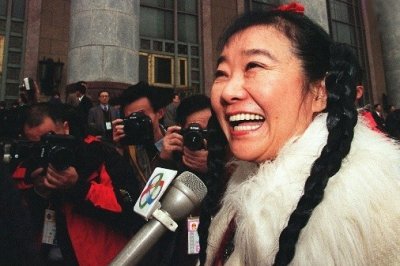 龚如心:丈夫失踪后变“小甜甜”,错信风水师被骗30亿,69岁去世