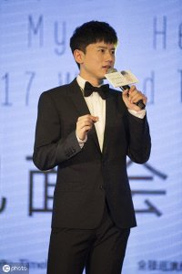 一直说张杰是靠谢娜出道的,那大家先看看他的经历吧