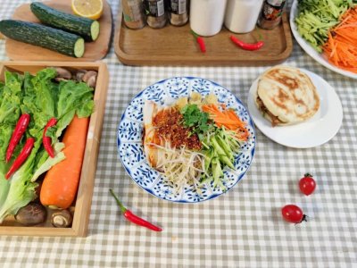 手把手教你在家做手工凉皮,爽滑劲道超好吃,学会可以摆摊了