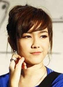 娜塔莎·劳佳姆个人资料写真作品