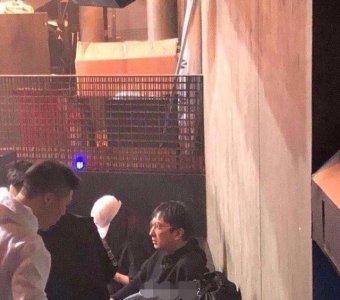 王思聪现身夜店,被旁边女网红抢镜,网友:注意身体!