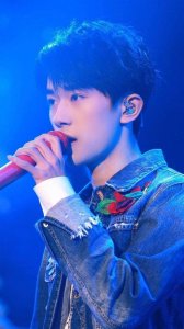 易烊千玺壁纸(易烊千玺精美壁纸)