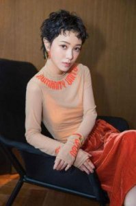 顾里那么精明,为何郭采洁总是恋爱脑,总在“粪坑”里找男友?