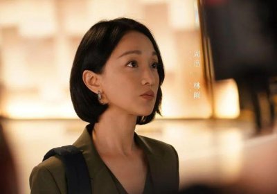 恭喜,40+的她终于被拉下神坛