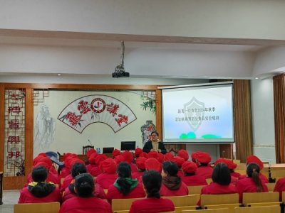 新晃一中开展食堂从业人员食品安全专项培训