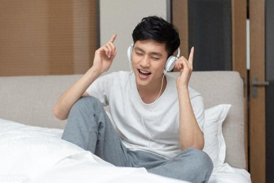 怎么判断男人是否轻浮?轻浮的男人,一般有3个“特征”!