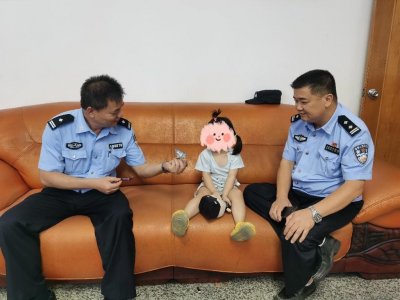 2岁女童独自走进美容店?竟是“大头虾”父亲睡觉忘锁门