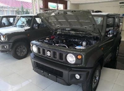 首批吉姆尼入港到店,内饰简单粗暴,售18万