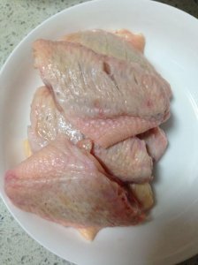 锡纸烤鸡翅,在家做超级简单,但是美味不一般哦~