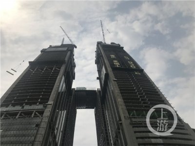 重庆最高楼纪录刷新!“朝天扬帆”钢结构封顶,3吨钢梁3分钟吊上350米高空