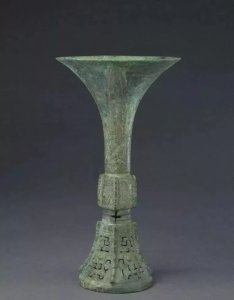 花觚:由青铜器延伸出的中式花器