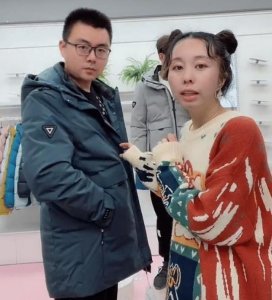 田静被质疑恶意炒作,直播间怒斥黑粉,网友:“龅牙”算不算网暴