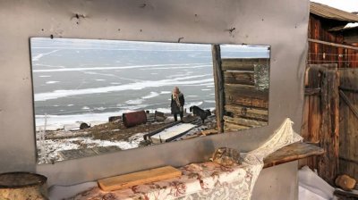 最孤独的女人,80岁独居在贝加尔湖畔,出门靠溜冰,喝水靠凿冰