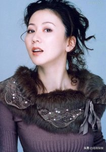 汤加丽人体写真引发轩然大波,家庭破裂仍坚守,艺术之路何去何从