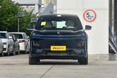 “三间房五张床”,好开好停好安全的家庭大六座SUV深蓝S09,香!